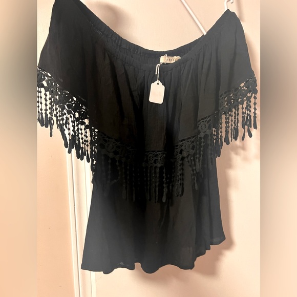 NEW WITH TAGS! Black “Entro” Off the Shoulder Bohemian style top! Size Small. - Picture 3 of 6
